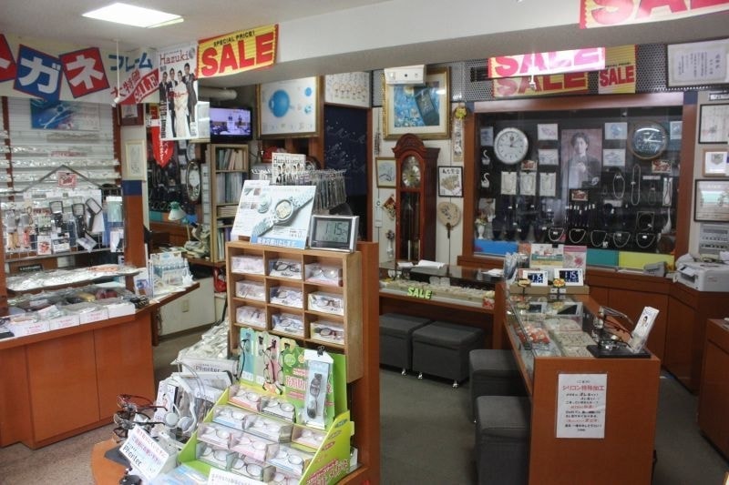 宝石とメガネの蟹江時計店